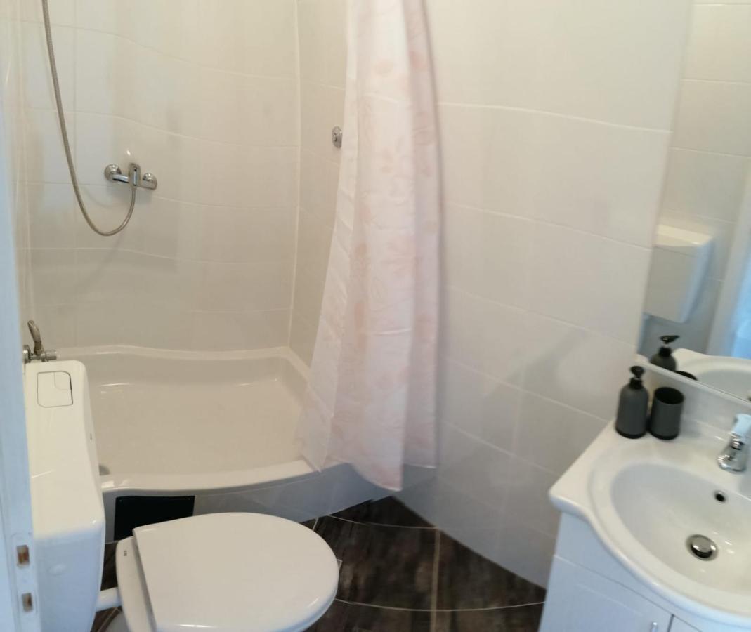 מרינה Apartmani Skalinada מראה חיצוני תמונה