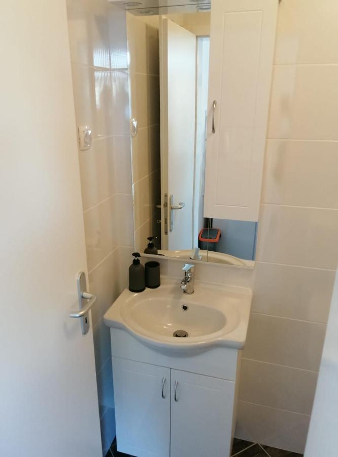 מרינה Apartmani Skalinada מראה חיצוני תמונה