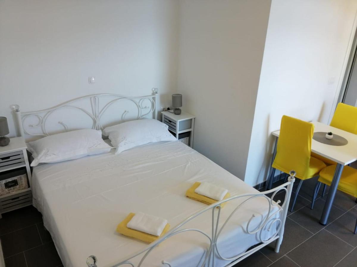 מרינה Apartmani Skalinada מראה חיצוני תמונה