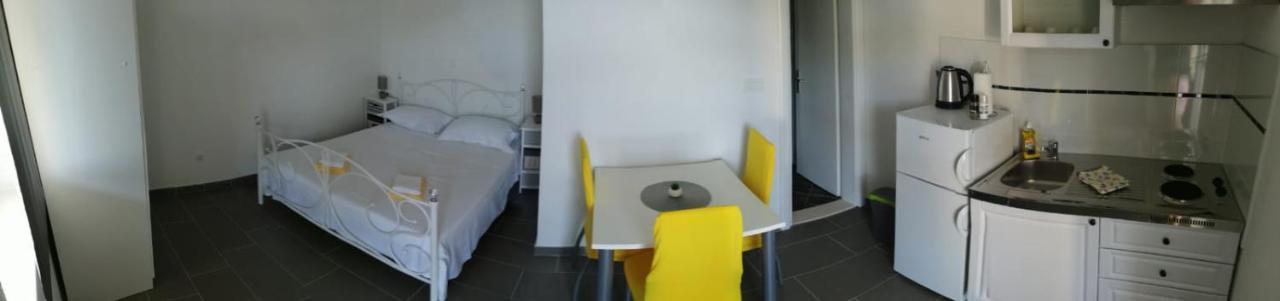 מרינה Apartmani Skalinada מראה חיצוני תמונה