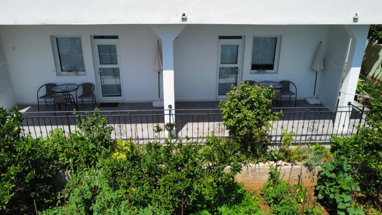 מרינה Apartmani Skalinada מראה חיצוני תמונה